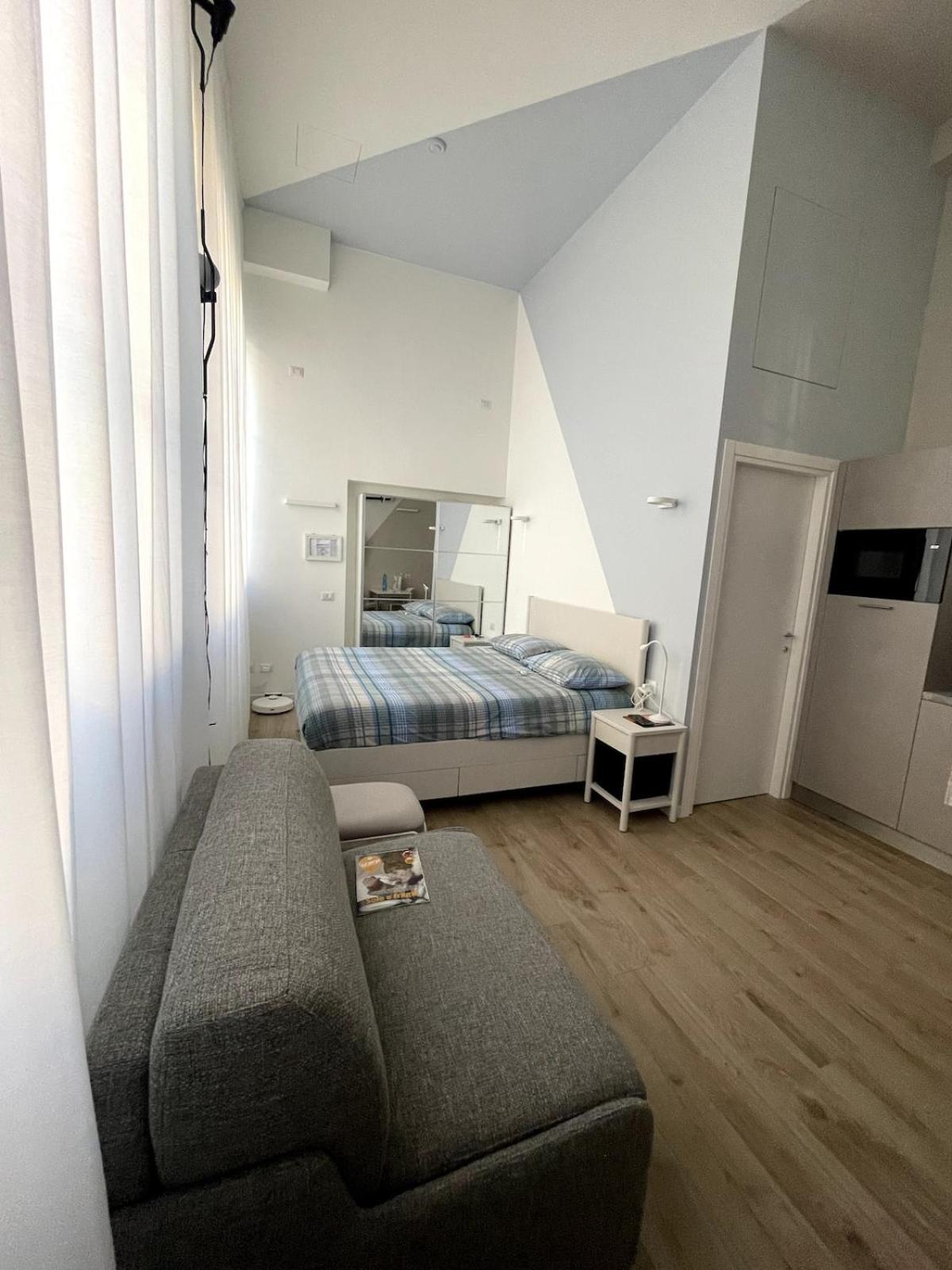 Mariposa Pta Venezia Via Menotti Milan